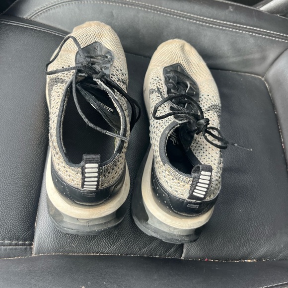 Nike Flyknit Running Shoes - Picture 4 of 5